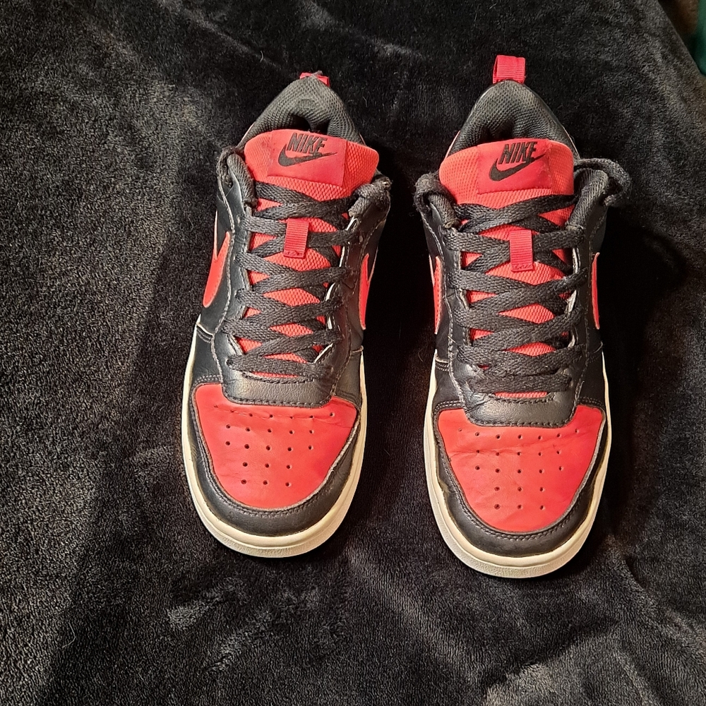 NIKE Court Borough Low 2 Sneakers GS Size 7y Black University Red